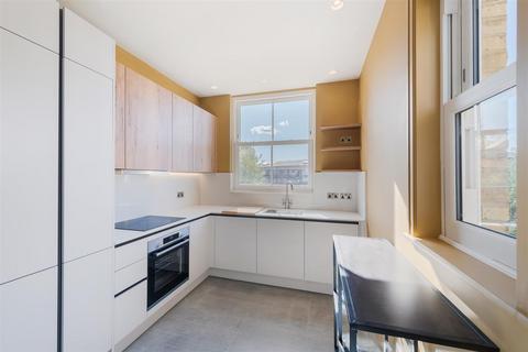 2 bedroom flat for sale, Stile Hall Gardens, London, W4