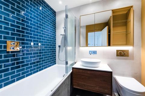 2 bedroom flat for sale, Stile Hall Gardens, London, W4