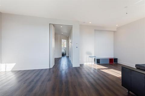2 bedroom flat for sale, Stile Hall Gardens, London, W4