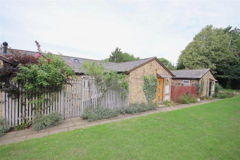 2 bedroom bungalow to rent, Lammas Field, Cambridge CB3