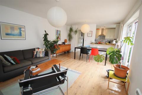 2 bedroom bungalow to rent, Lammas Field, Cambridge CB3
