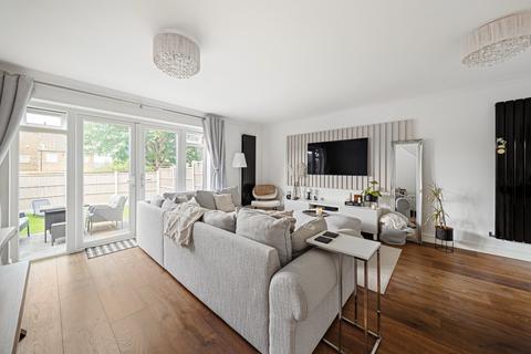 69 Apsledene, Gravesend, DA12 5EE