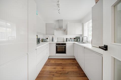 69 Apsledene, Gravesend, DA12 5EE