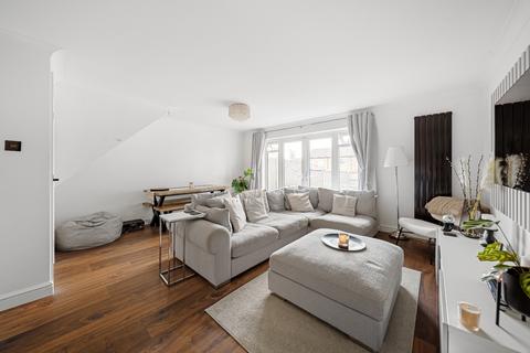 69 Apsledene, Gravesend, DA12 5EE