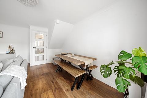 69 Apsledene, Gravesend, DA12 5EE