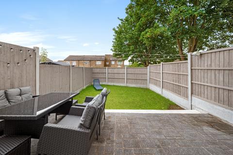 69 Apsledene, Gravesend, DA12 5EE