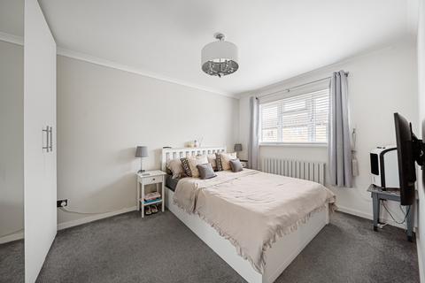 69 Apsledene, Gravesend, DA12 5EE