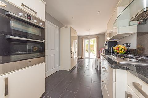 4 bedroom cottage for sale, THE LIMES, HAYLEY GREEN, BERKSHIRE, RG42 6DH