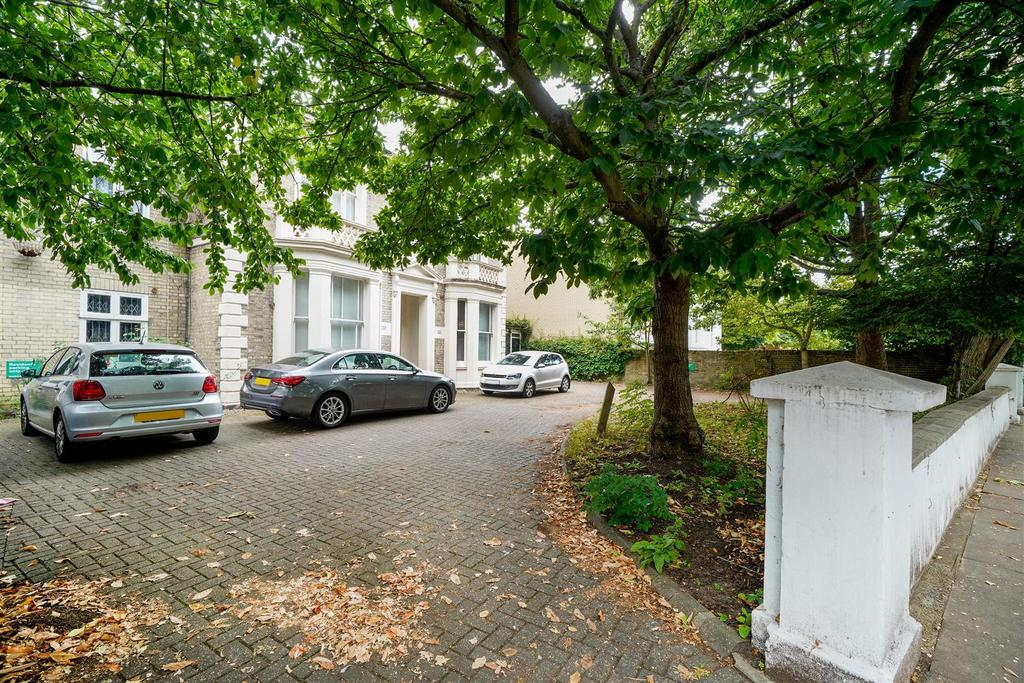 Upper Richmond Road