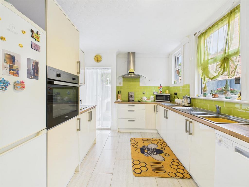 Kitchen:
