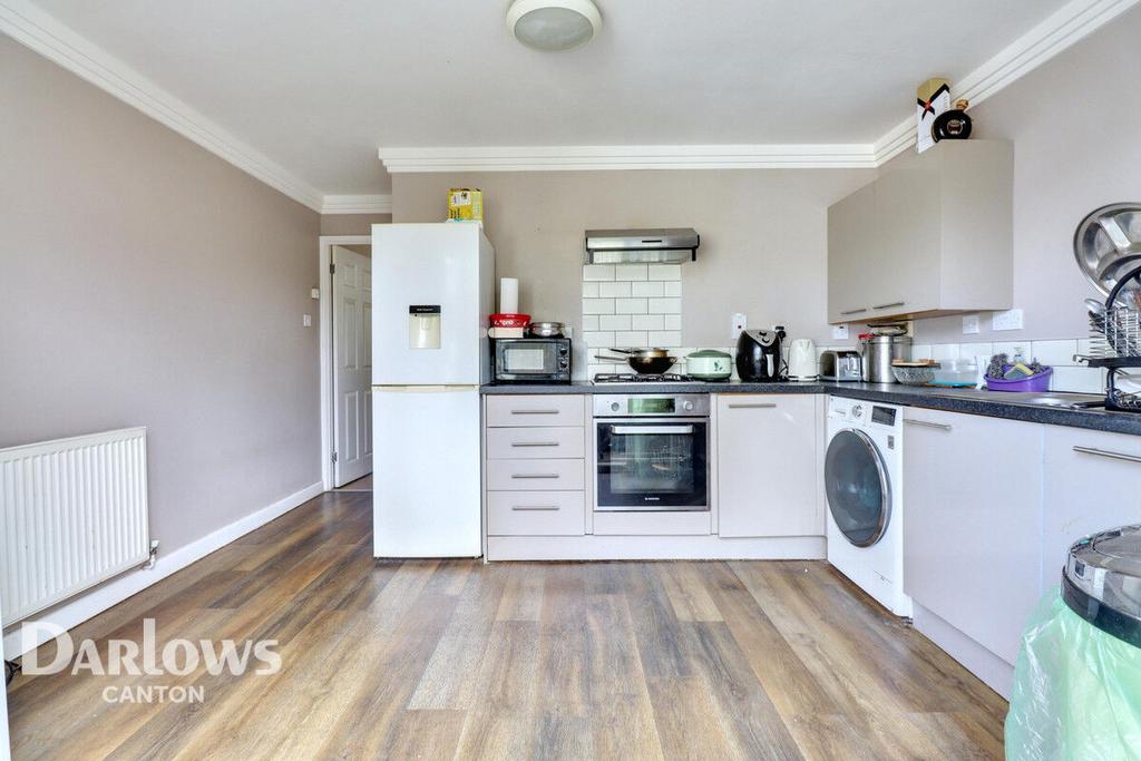 House in Cardiff, Grangetown - More