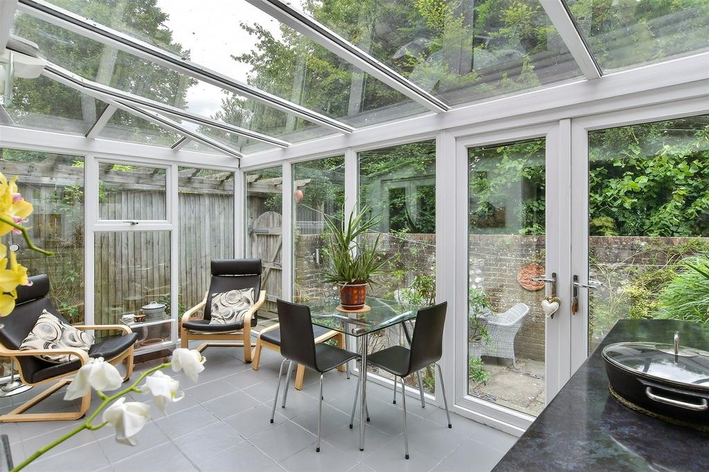 Conservatory/ Breakfast Area