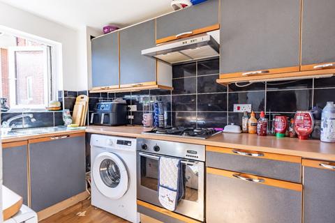 1 bedroom flat for sale, Hall Lane, Chingford, E4