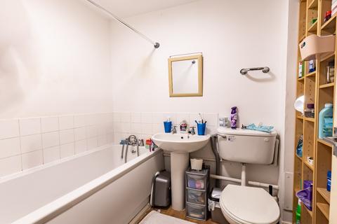 1 bedroom flat for sale, Hall Lane, Chingford, E4