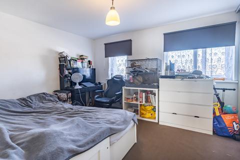 1 bedroom flat for sale, Hall Lane, Chingford, E4