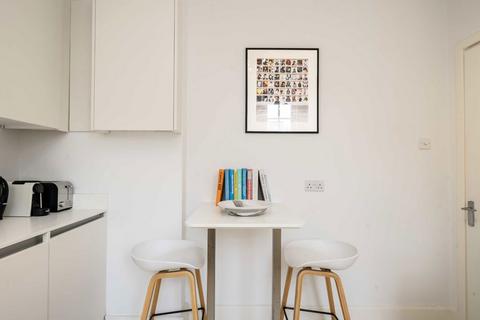 2 bedroom flat for sale, Bromyard Avenue, London W3