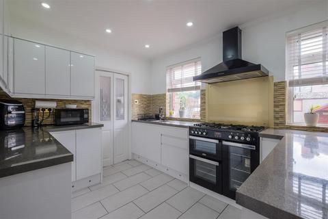 4 bedroom end of terrace house for sale, Carr Street, Huddersfield