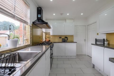 4 bedroom end of terrace house for sale, Carr Street, Huddersfield