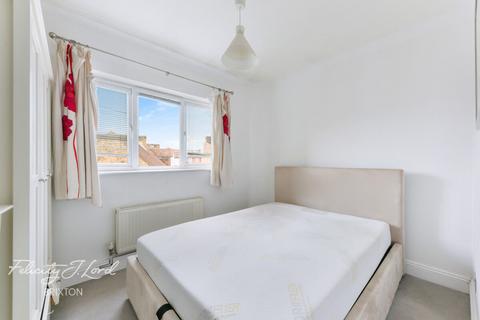 1 bedroom flat for sale, Holbeach Mews, LONDON