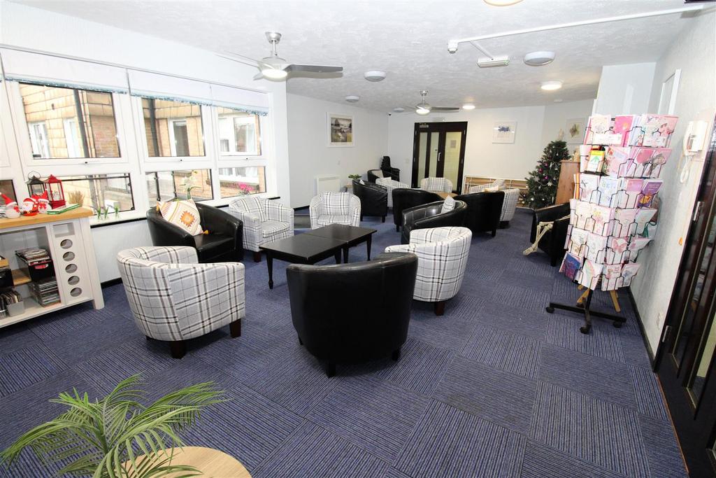 Comm Lounge.JPG