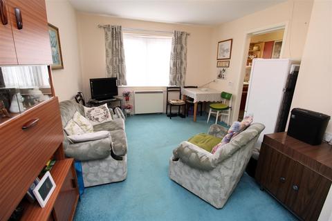 1 bedroom flat for sale, Inglewood, The Spinney, Swanley