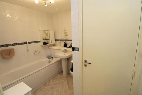 1 bedroom flat for sale, Inglewood, The Spinney, Swanley