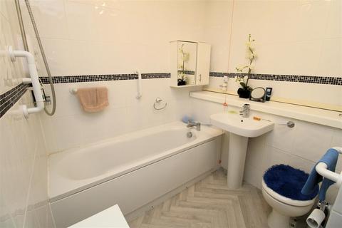 1 bedroom flat for sale, Inglewood, The Spinney, Swanley