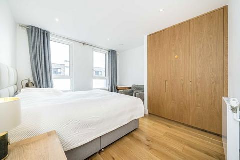 3 bedroom flat for sale, Plough Way, London SE16
