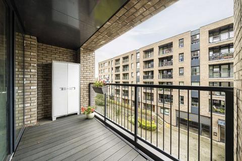 3 bedroom flat for sale, Plough Way, London SE16