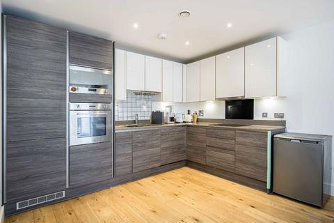 3 bedroom flat for sale, Plough Way, London SE16