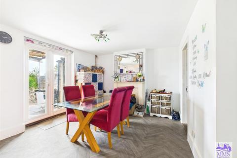 5 bedroom detached house for sale, Upper Luton Road, Chatham