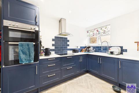 5 bedroom detached house for sale, Upper Luton Road, Chatham