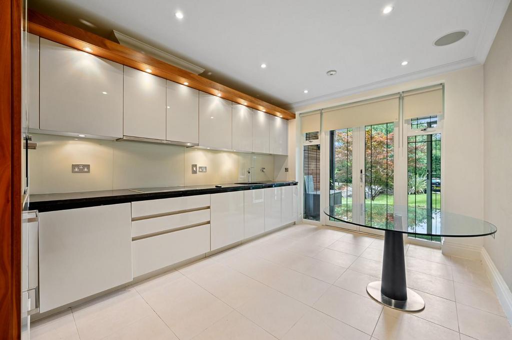RQTEC Flat 3 Broomfield Court 2 Beaumont Close Kit