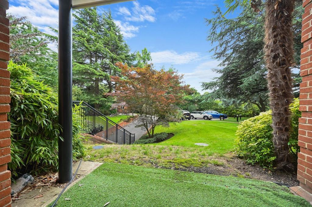 RQTEC - Flat 3, Broomfield Court, 2 Beaumont Close