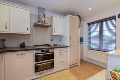 4 bedroom semi-detached house to rent, Kings Reach, Langley SL3