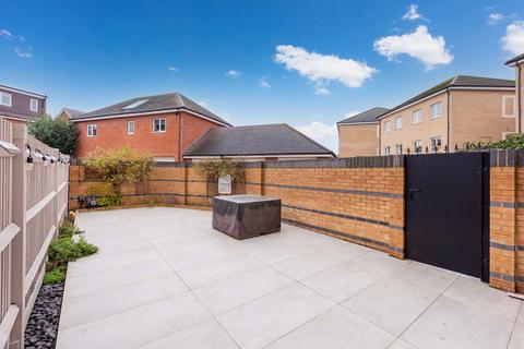 4 bedroom semi-detached house to rent, Kings Reach, Langley SL3