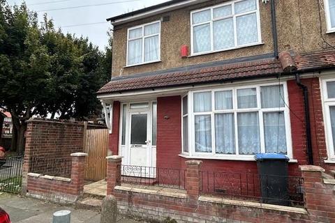 4 bedroom end of terrace house to rent, Maldon Road, Edmonton, N9