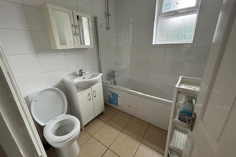 4 bedroom end of terrace house to rent, Maldon Road, Edmonton, N9