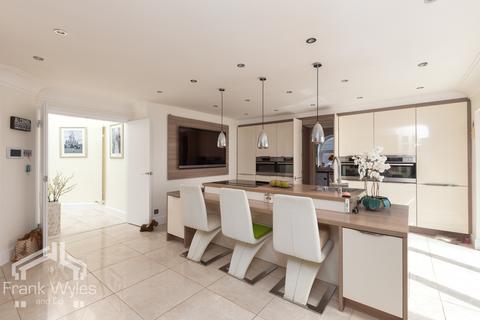 2 bedroom apartment for sale, Flat 11 Hillcliffe, 95 South Promenade, Lytham St. Annes, Lancashire