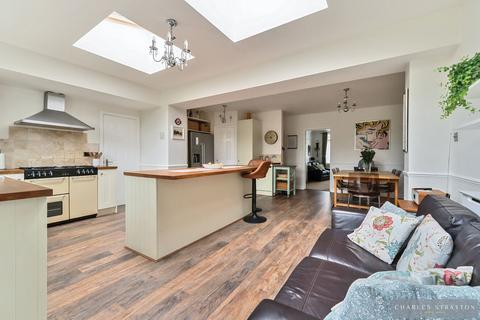 13 Repton Avenue, Romford, RM2 5LU