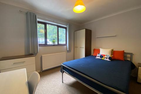 1 bedroom in a house share to rent, New Road, High Wycombe, HP12
