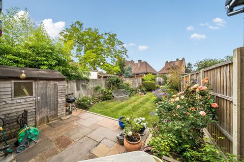 2 bedroom end of terrace house for sale, Tudor Close, Pinner, HA5