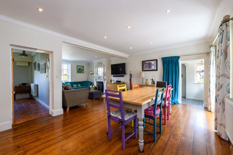 undefined, Queen Street, Somerton TA11