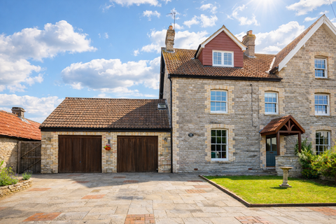 undefined, Queen Street, Somerton TA11