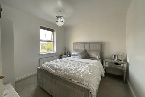 2 bedroom flat for sale, Smollett Place, Wickford, Essex