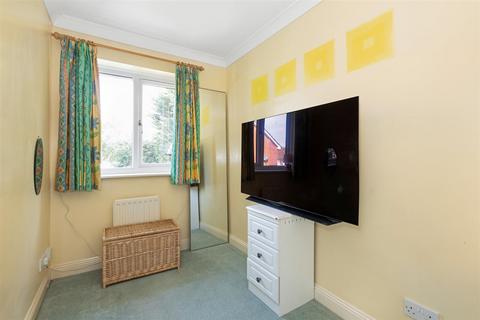 9 Gwynne Road, Caterham, CR3 5FH