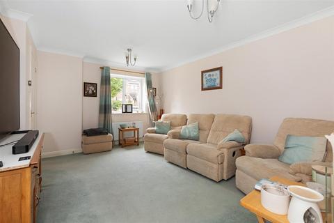 9 Gwynne Road, Caterham, CR3 5FH
