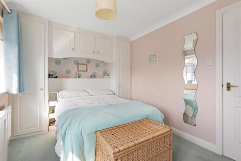 9 Gwynne Road, Caterham, CR3 5FH