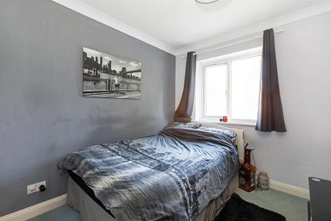 9 Gwynne Road, Caterham, CR3 5FH