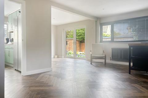 3 bedroom detached house for sale, Sutton Park, Blunsdon, Swindon, SN26